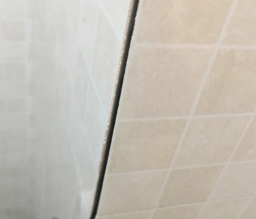 蔡甸瓷砖空鼓维修公司分享阳台瓷砖脱落的修复过程可以分为以下几个步骤